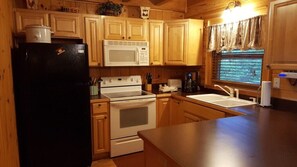 Fridge, oven, stovetop, coffee/tea maker - Crazy Wolf is a cozy 2 bedroom cabin close to the heart of Maggie Valley, Htub (Maggie Valley)