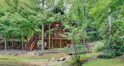 FALL SPECIAL! 5-Star Luxury Cabin Near Downtown, Peaceful Setting by Water