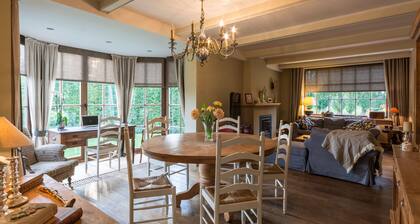 Viehättävä maalaistalo "Chez Maintje" (Ghentin, Bruggen, Antwerpenin ja rannikon välissä)