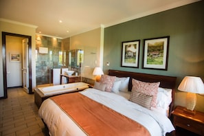 2 bedrooms, in-room safe, iron/ironing board, free WiFi