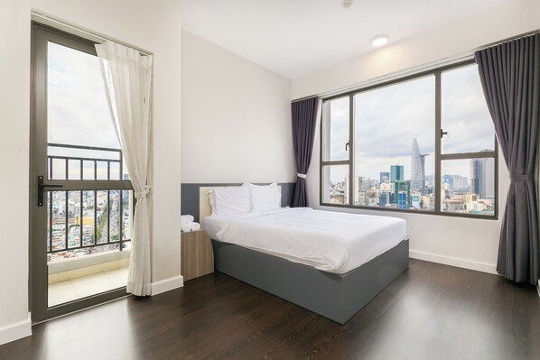 Comfort Apartment, 3 Bedrooms, 2 Bathrooms, Tower | Individually decorated, individually furnished, desk, iron/ironing board