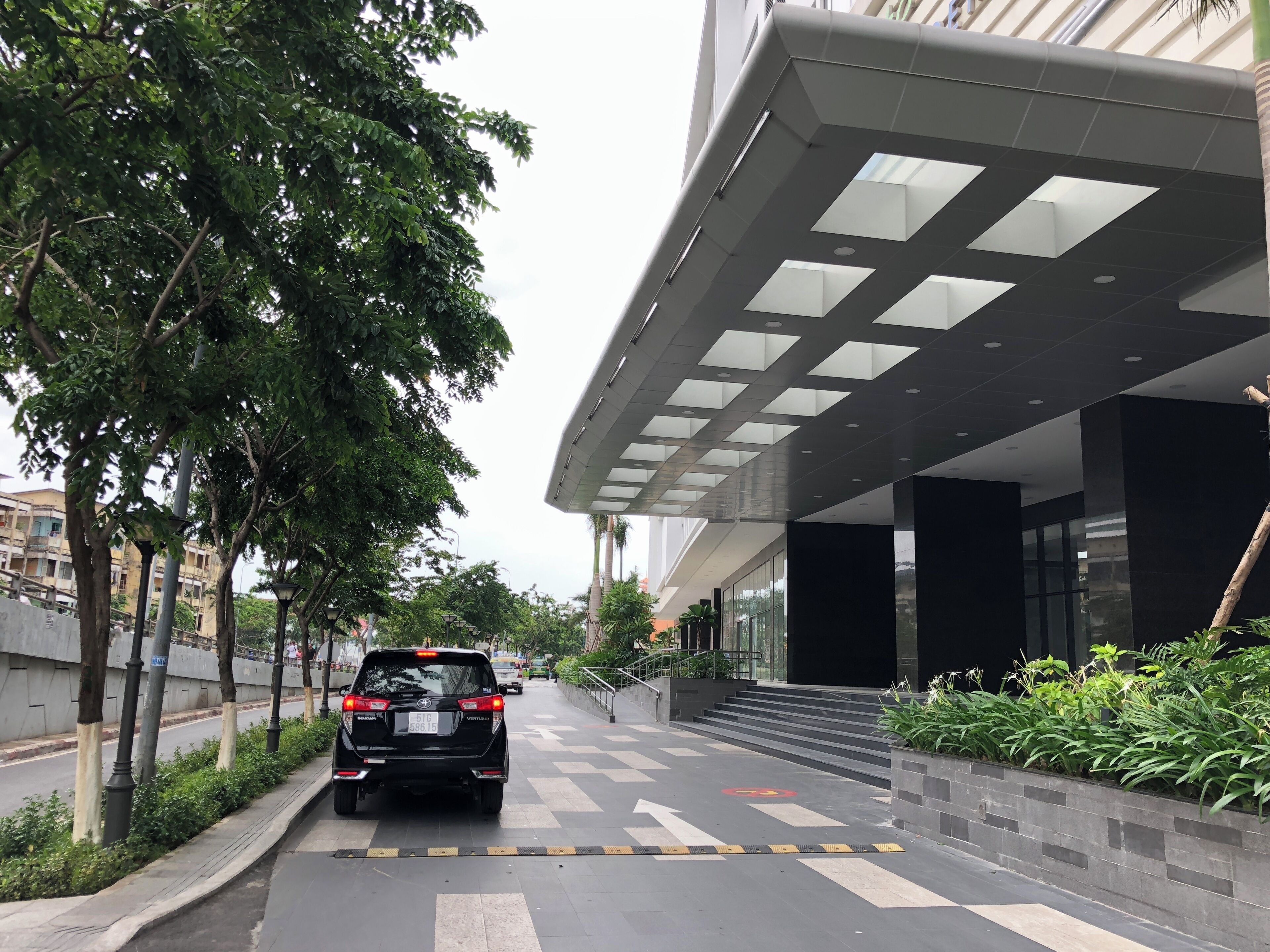 Pintu masuk properti