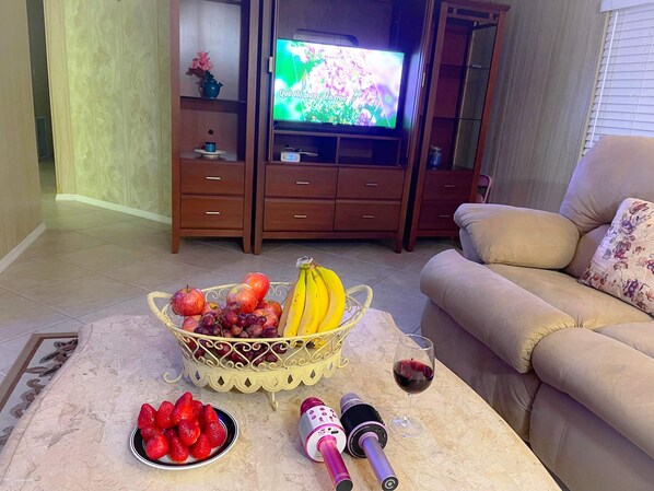 Smart-TV, DVD-Player, Stereoanlage