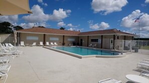 Piscina externa, piscina aquecida