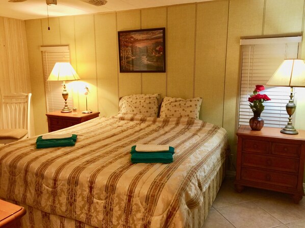 2 bedrooms, in-room safe, iron/ironing board, free WiFi