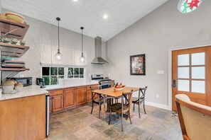 Dining - Stay in a cozy and luxurious retreat with a farm environment. (Fairhope)
