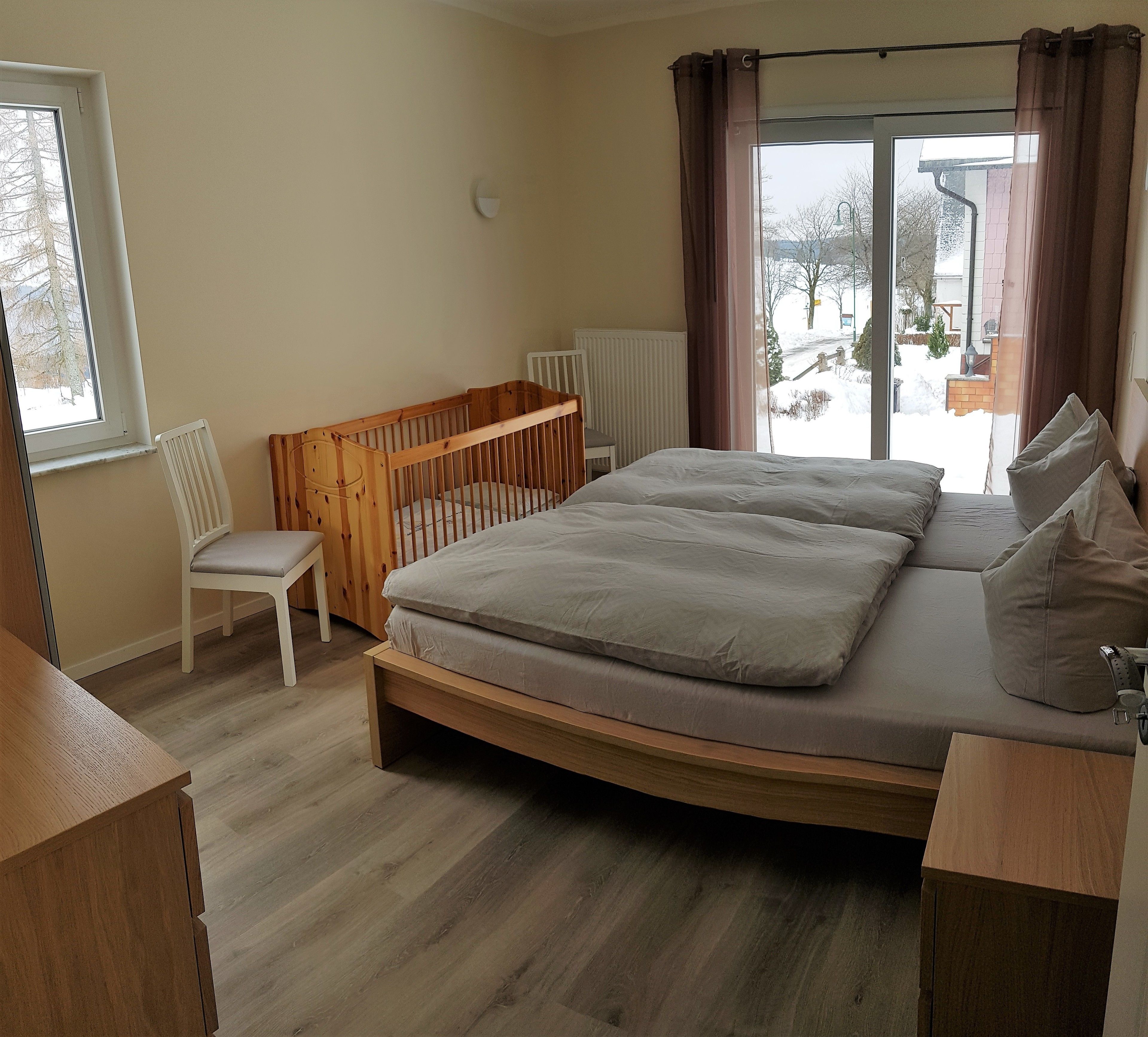 Vacation home | Laptop workspace, soundproofing, free WiFi, bed sheets