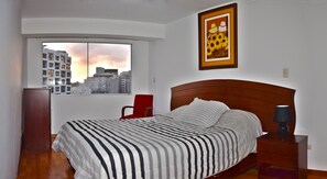 3 Schlafzimmer, Bügeleisen/Bügelbrett, WLAN, Bettwäsche