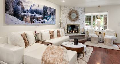 Aspen Core Designer 4 Bdrm, Walk to Everything , Ski Storage, Parking