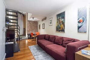 Appartement, 1 slaapkamer | Woonruimte | Een flatscreentelevisie