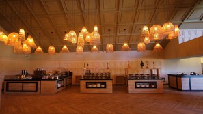 Frokost, lunsj og middag serveres