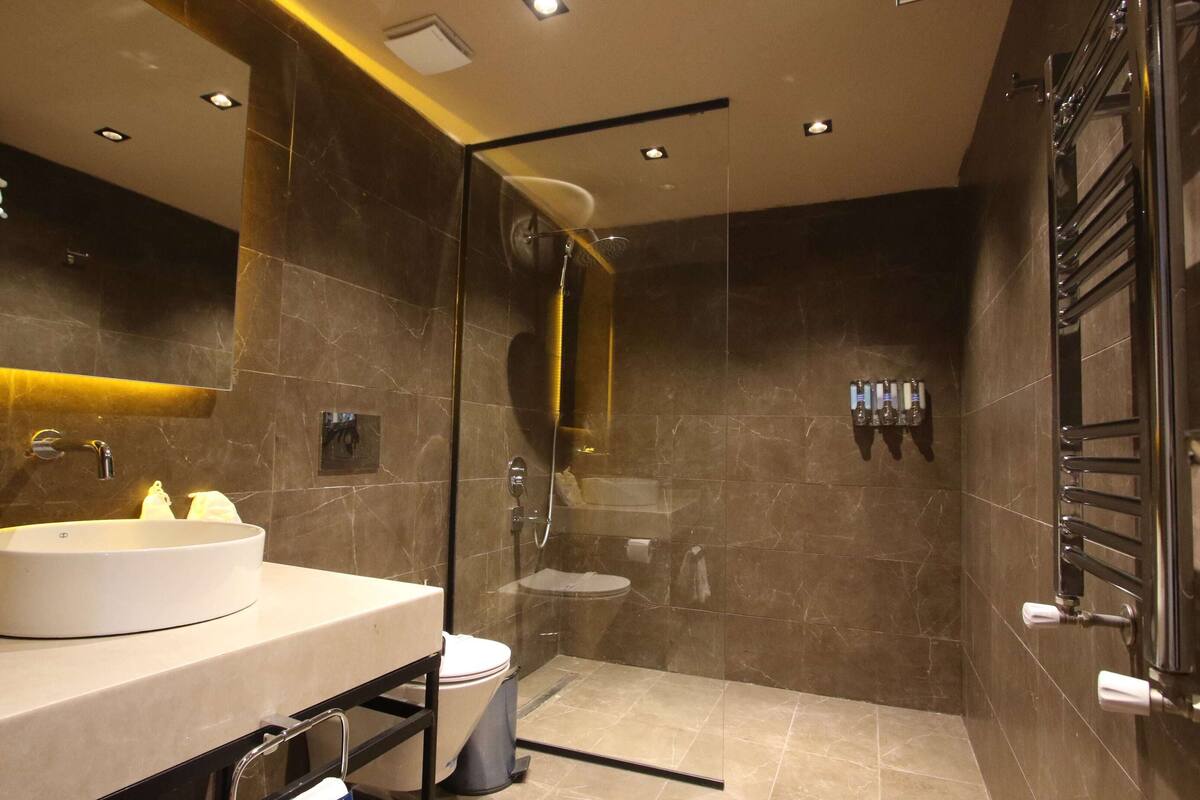 shower, hydromassage showerhead, eco-friendly toiletries, hair dryer