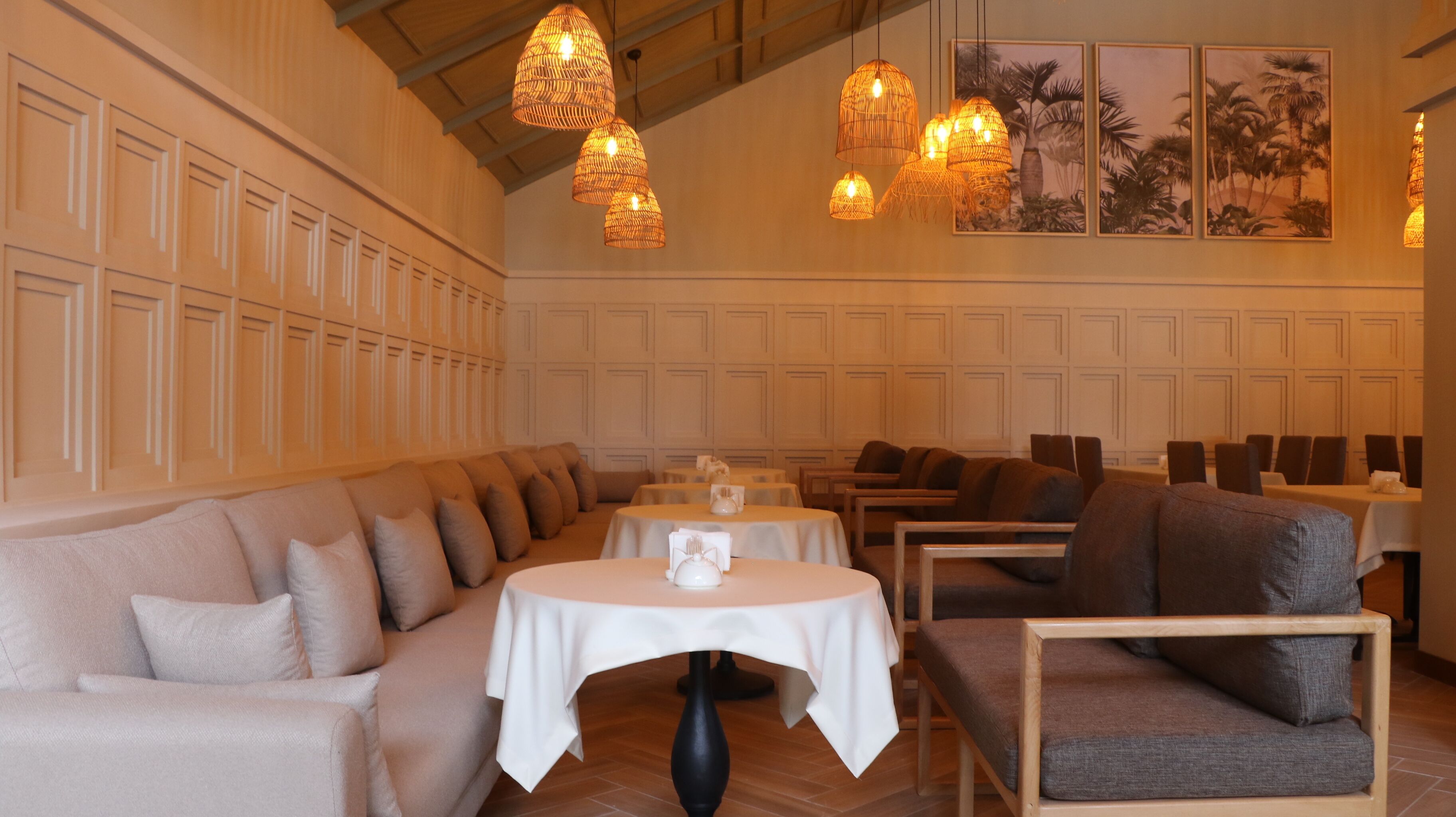 breakfast, lunch and dinner served