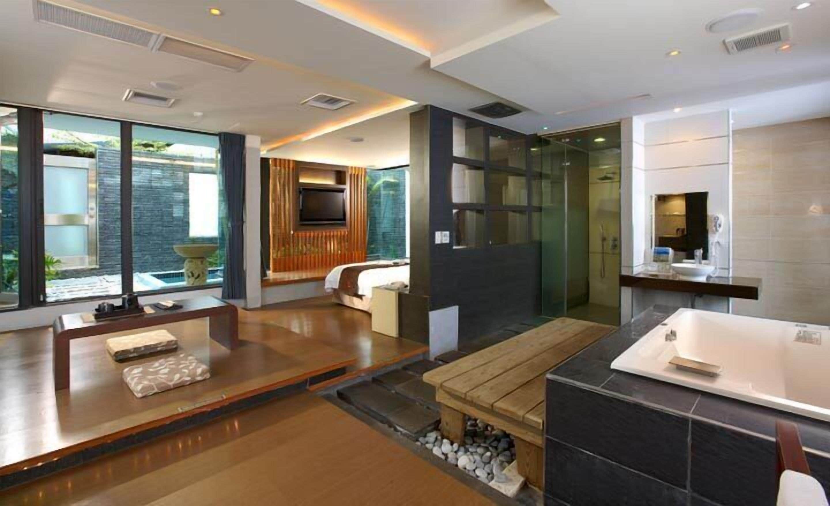 deluxe villa (bali) | desk, free wifi, bed sheets