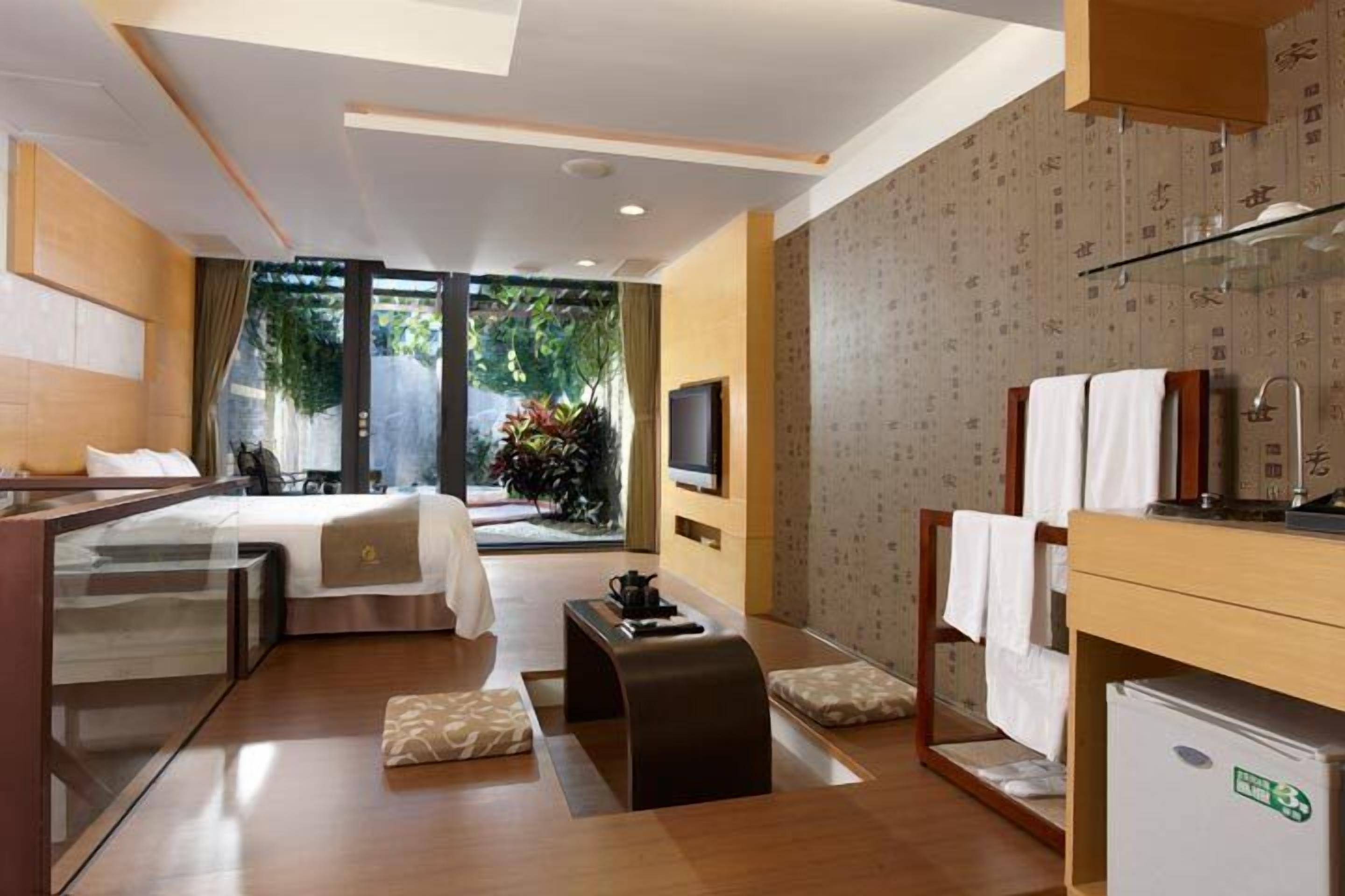 deluxe villa (moon) | desk, free wifi, bed sheets