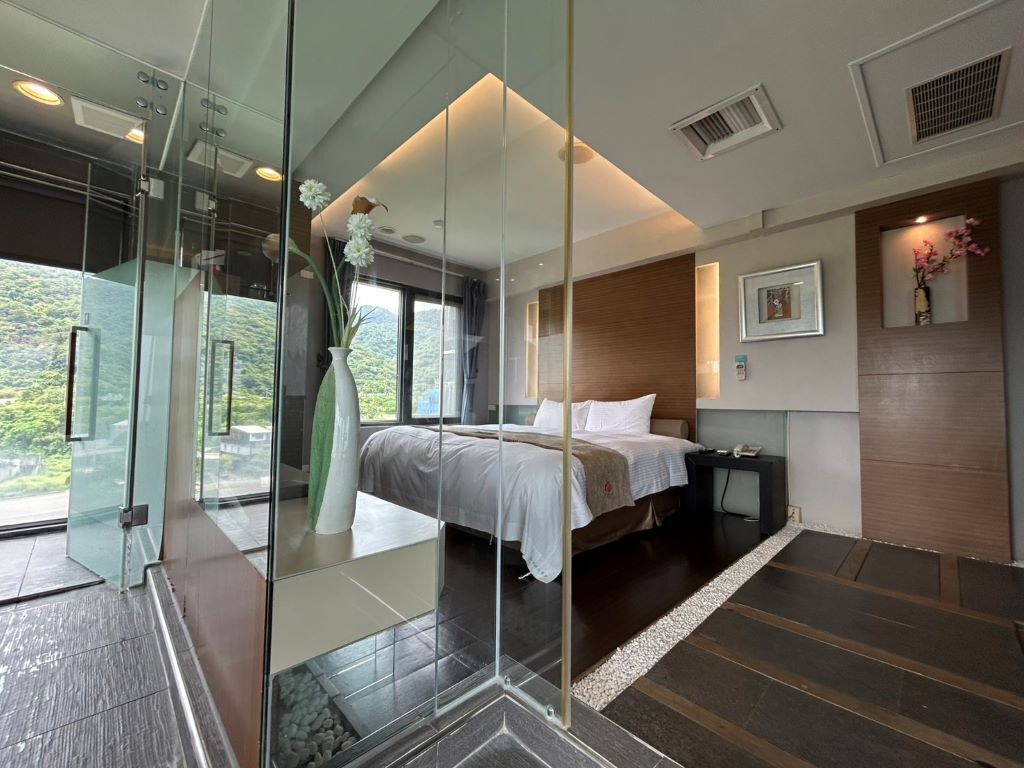 Standard Double Room | Desk, WiFi (free), bed sheets
