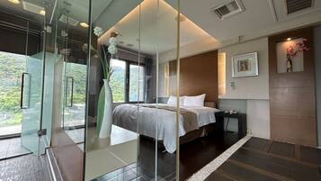Standard Double Room | Desk, WiFi (free), bed sheets