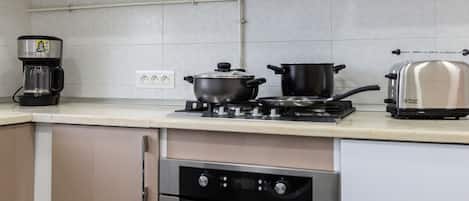 Apartment, 1 Bedroom, Non Smoking | Private kitchen | Fridge, microwave, oven, stovetop