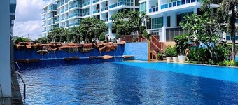 Family-Friendly 3BR Suite Free Water Park Walk to Beach & Cicada Night Market