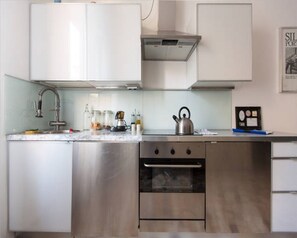 Apartment, 1 Bedroom | Private kitchen | Fridge, oven, stovetop, cookware/dishes/utensils - Disciplini (Milan)
