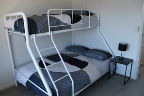 3 Schlafzimmer, Bügeleisen/Bügelbrett, Reisekinderbett, WLAN