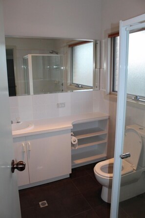 Hair dryer, towels, toilet paper - Marina's Holiday Retreat (Port Lincoln)