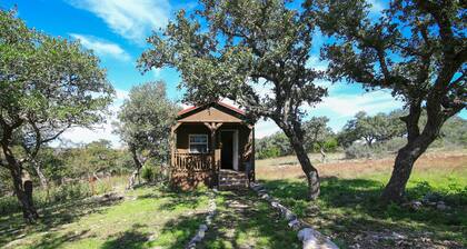 Quiet Cabin in the Country, 15 minutes from Fredericksburg, Pet Friendly