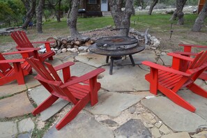Terrace/patio - Quiet Cabin in the Country, 15 minutes from Fredericksburg, Pet Friendly (Kerrville)