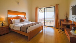 Room, Lake View | Bed sheets - Soma Vine Village (Nashik)
