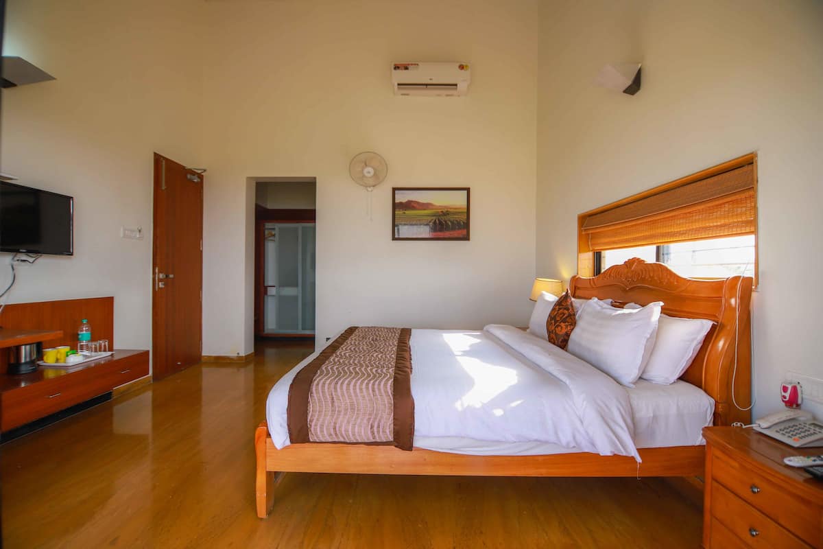 Room, Lake View | Bed sheets