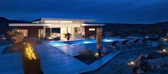 SkyHouse Joshua Tree: Private Villa with Pool/Spa