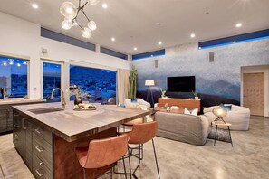 Dining - SkyHouse Joshua Tree: Private Villa with Pool/Spa (Joshua Tree)