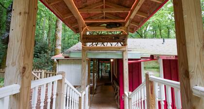 Nestled on Stream - Hot Tub - Grill - Fireplace - Fenced - WiFi - Pets OK