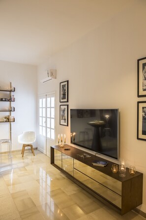 Apartment, 1 Bedroom, Non Smoking | Television - The New Wave House (La Marsa)