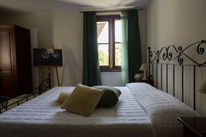Free cots/infant beds, free WiFi