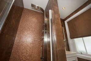 Apartment, 2 Bedrooms | Bathroom - Carlingford (Harrogate)