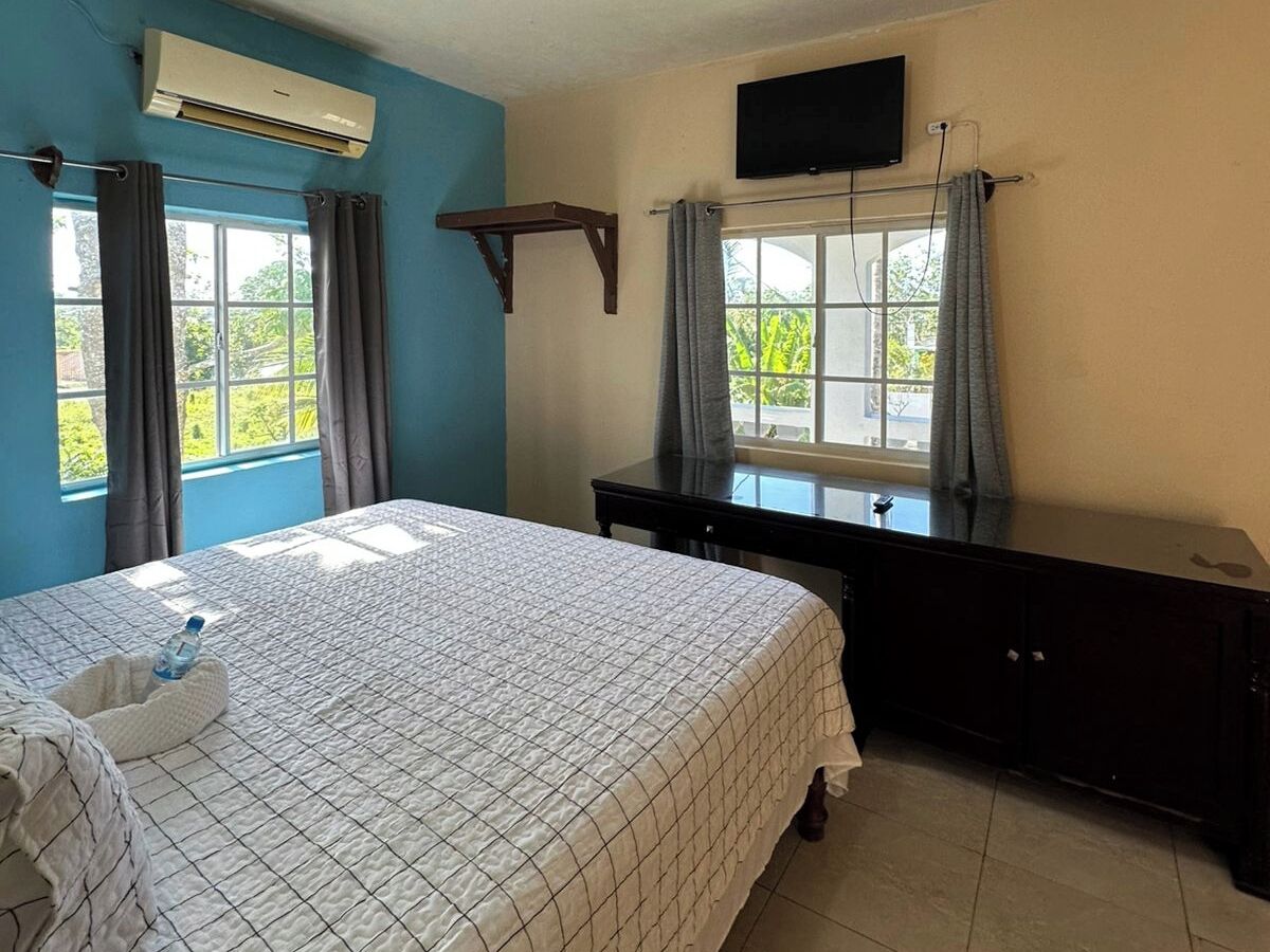 1 habitación, tabla de planchar con plancha, wifi y ropa de cama 