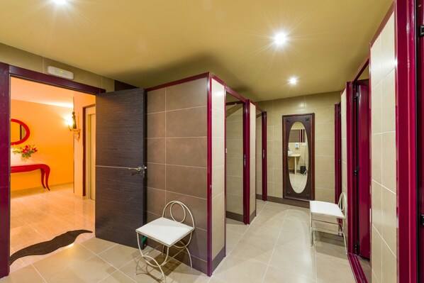 淋浴设施、毛巾