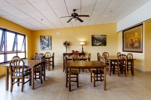 Dining - Albergue Vía Láctea - Hostel (Arzua)