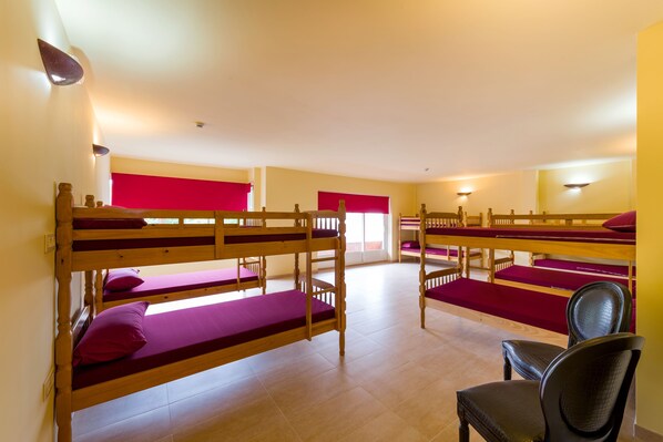 In-room safe, soundproofing, free WiFi, bed sheets - Albergue Vía Láctea - Hostel (Arzua)