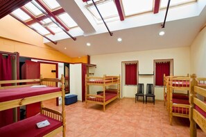 Basic Shared Dormitory, Multiple Beds (1 Bed in a 12-Bed Dormitory Room) | In-room safe, soundproofing, free WiFi, bed sheets - Albergue Vía Láctea - Hostel (Arzua)