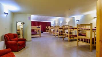 Dortoir Partagé, plusieurs lits (1 Bed in a 24-Bed Dormitory Room) | Coffres-forts dans les chambres, chambres insonorisées, Wi-Fi gratuit