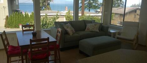 Smart TV, chimenea, videojuegos y Netflix