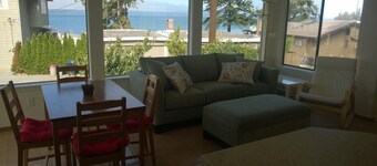 McKees Beach Huset ligger på en av de fineste strendene på Port Susan Bay.