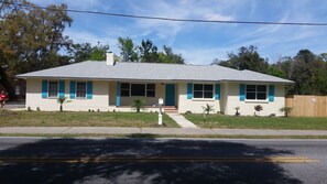 Exterior - Beach House -optional BIKES - Walk 2 Shops & Fun (Saint Simons Island)