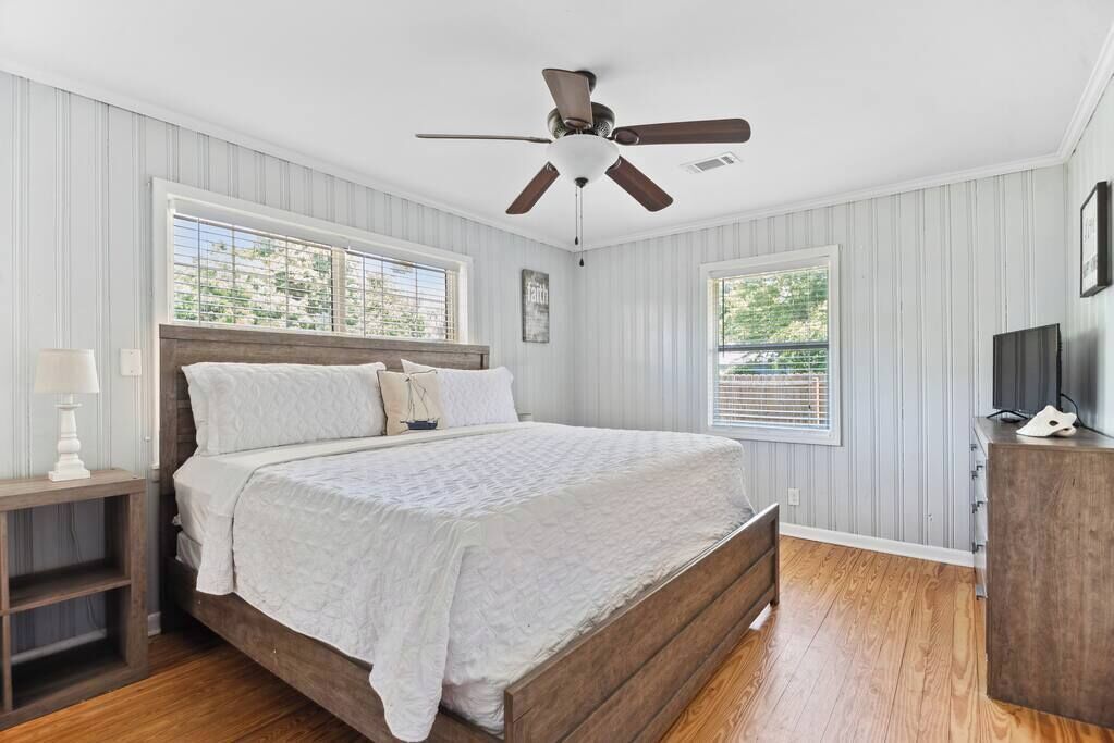 2 bedrooms, iron/ironing board, free WiFi, bed sheets