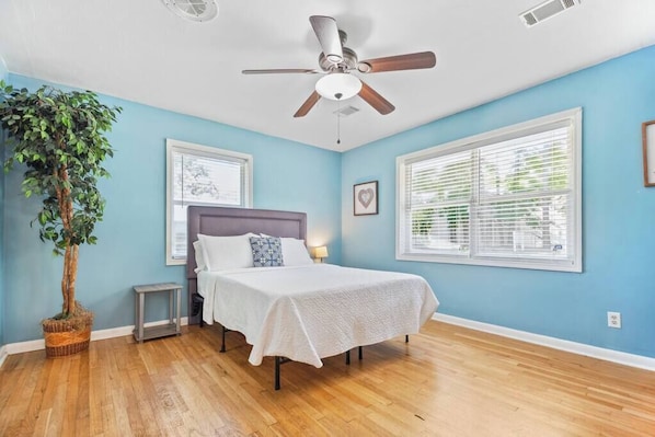 2 bedrooms, iron/ironing board, free WiFi, bed sheets