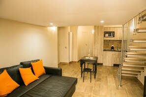 Family Quadruple Room, City View | Room amenity - Casa Cairoli (Naples)