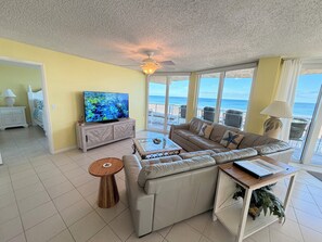 Smart-TV, DVD-Player, Bücher, Videothek