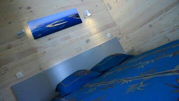 Cottage, 2 Bedrooms (40 sq m) | 2 bedrooms, blackout drapes, iron/ironing board, free cribs/infant beds